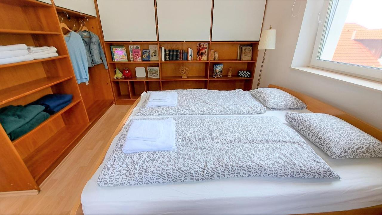 Belvarosi Haz Gyoenyoeru Panoramaval Balatonalmádi Dış mekan fotoğraf